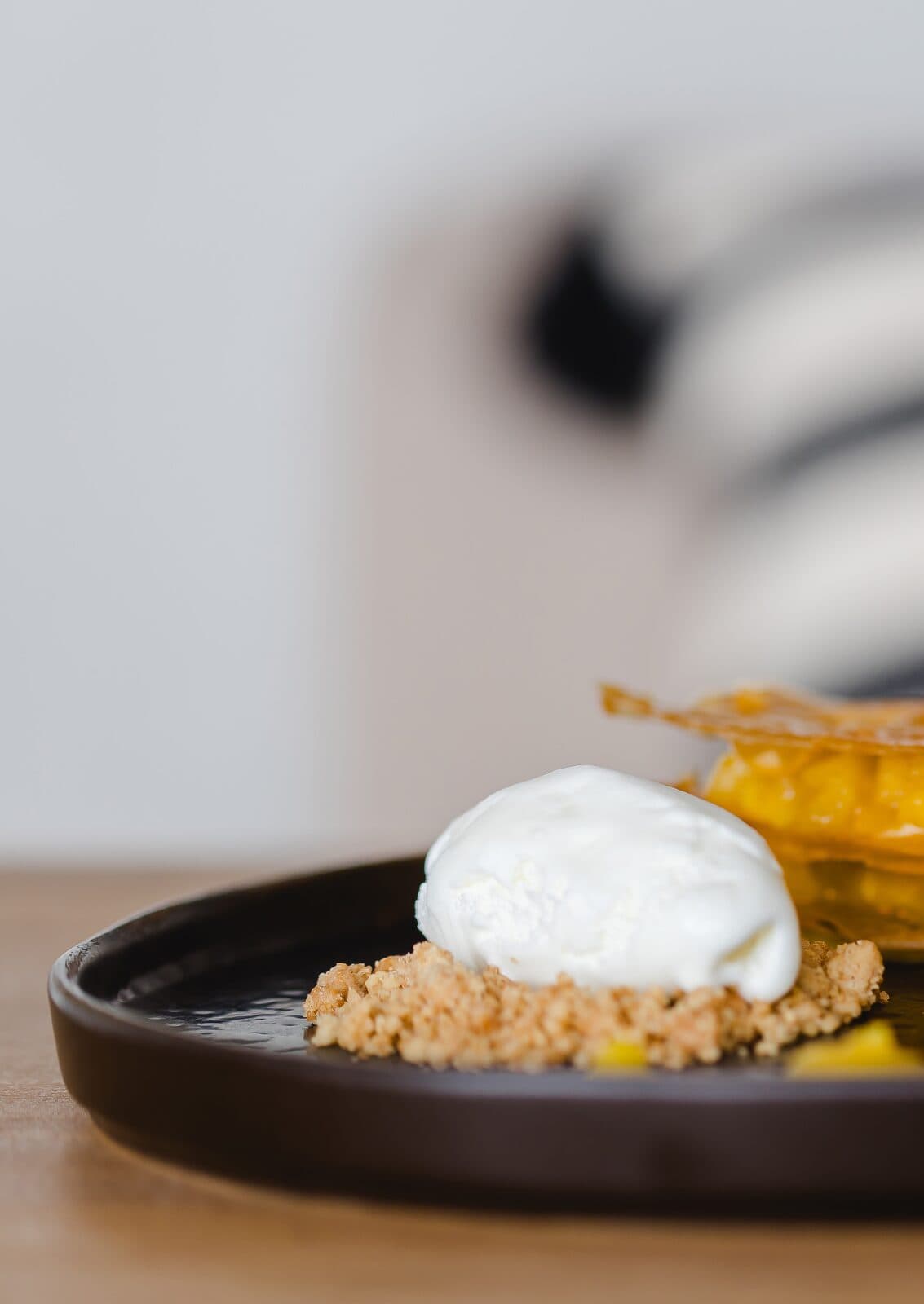 Mil-folhas crocante com gelado artesanal
